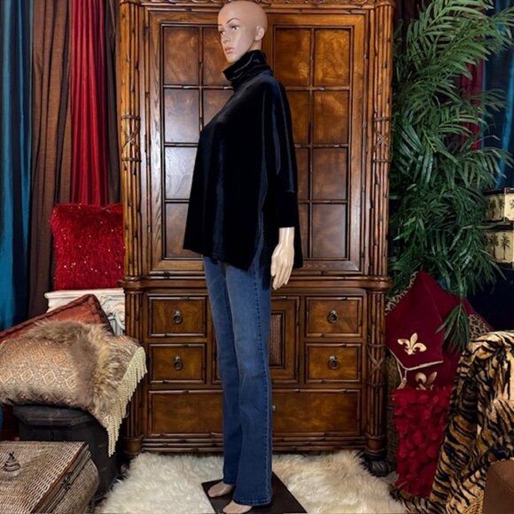 WynneLayers Black Stretch Velvet Side Slit Turtleneck Top - Picture 8 of 14